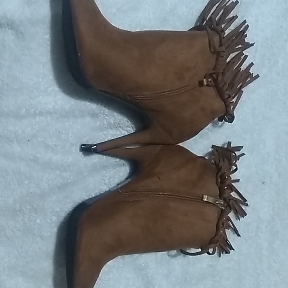 BOOTS - Picture 2 of 3